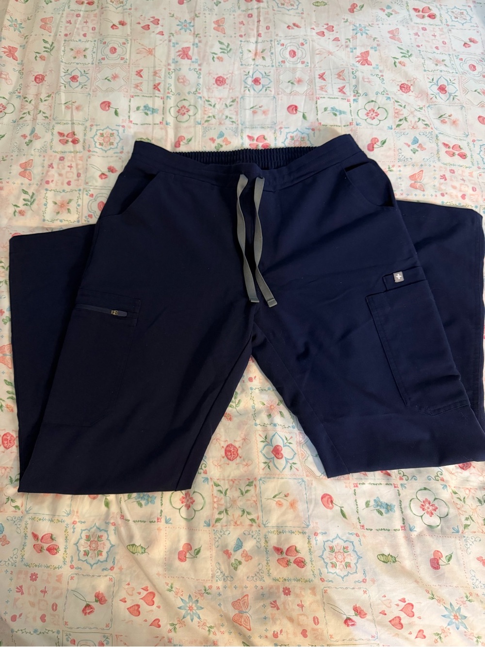Women’s figs navy yola skinny scrub pants